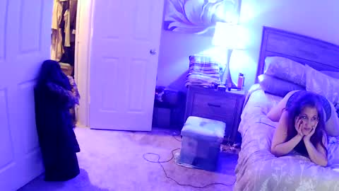 Snapshot of busybee83 chatting on October 31, 6:04 am busybee83 online show from October 31, 6:04 am