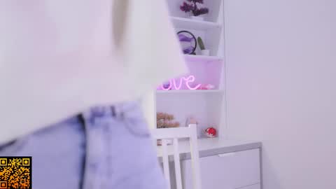 butteflai online show from October 22, 9:25 am