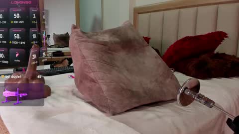 Caytlin Lian online show from October 6, 12:05 am