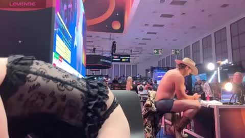 Caliiie of online show from September 27, 11:06 am