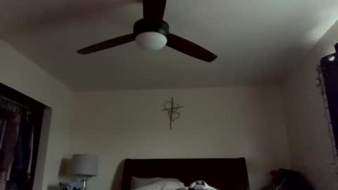 Snapshot of calishop1 chatting on February 16, 3:05 pm calishop1 online show from February 16, 3:05 pm