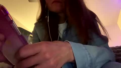 Snapshot of calishop1 chatting on March 10, 4:28 am calishop1 online show from March 10, 4:28 am