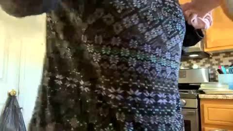 Snapshot of calishop1 chatting on December 15, 5:10 pm calishop1 online show from December 15, 5:10 pm