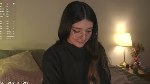 Snapshot of call_me_rosie chatting on October 1, 4:39 am online show from October 1, 4:39 am