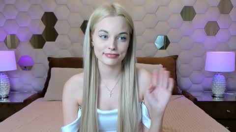 Snapshot of callmemargo chatting on September 19, 7:57 pm Im Margo where is my Joker online show from September 19, 7:57 pm