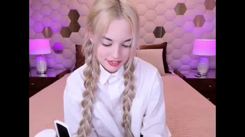 Snapshot of callmemargo chatting on September 26, 8:39 pm Im Margo where is my Joker online show from September 26, 8:39 pm