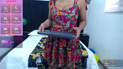 CamiilaReyes online show from October 16, 2:30 pm
