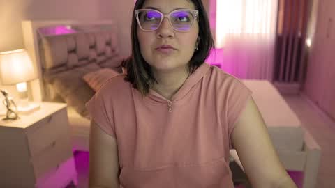 Snapshot of camila_buitrago chatting on December 9, 2:39 pm Camila buitrago online show from December 9, 2:39 pm