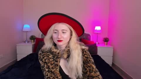 Snapshot of camilladreamer chatting on October 17, 9:56 am camilladreamer online show from October 17, 9:56 am