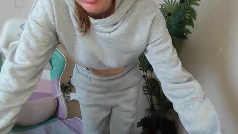 cammila horn online show from December 3, 6:49 am