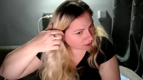 Laura online show from September 28, 8:58 pm