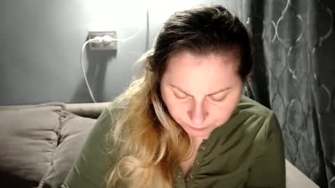 Laura online show from March 25, 7:17 pm