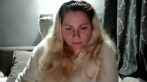 Laura online show from October 10, 10:03 pm