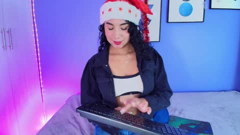 Snapshot of candyy_bella chatting on December 24, 12:33 pm Isabella online show from December 24, 12:33 pm