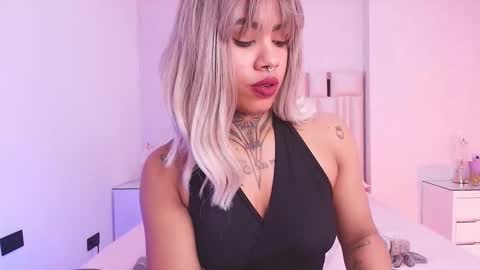 Aura  online show from November 20, 12:06 pm