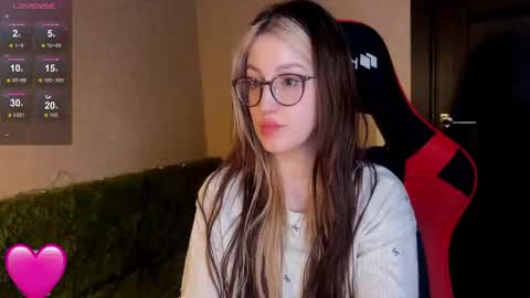 caramel_95 online show from March 20, 8:36 pm