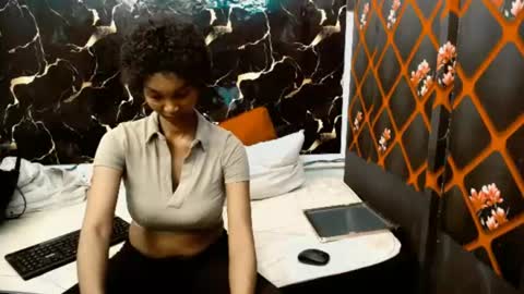 caramelminxx_ online show from July 14, 8:30 am