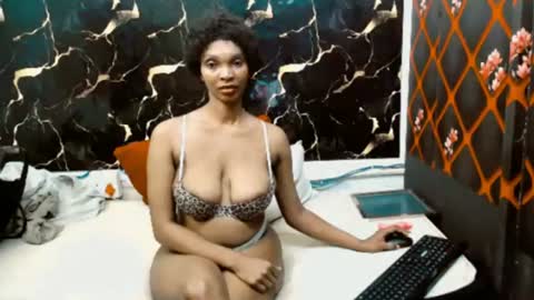 caramelminxx_ online show from July 14, 10:21 am