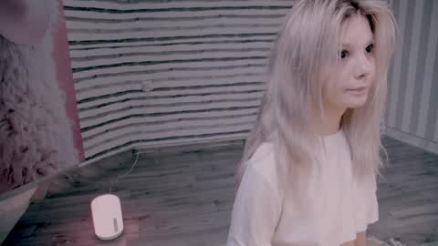 NONA    follow online show from April 4, 5:06 am