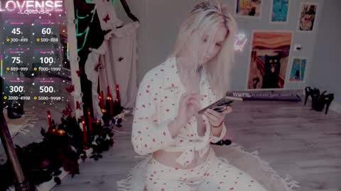 NONA    follow online show from November 6, 5:24 am