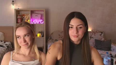 caressyourself online show from October 16, 11:02 am