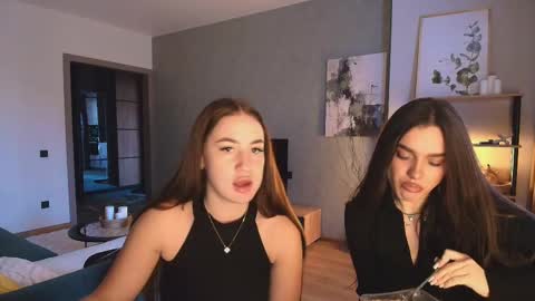 caressyourself online show from November 29, 5:44 am