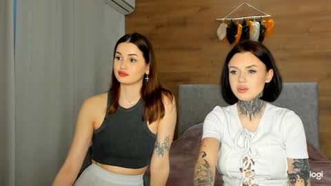 caressyourself online show from February 1, 8:39 am