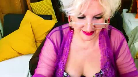 Snapshot of carmenrossi chatting on September 12, 8:45 am Carmen online show from September 12, 8:45 am