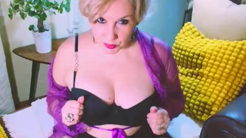 Snapshot of carmenrossi chatting on January 7, 10:01 am Carmen online show from January 7, 10:01 am