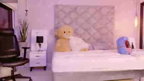 caro_adams1 online show from February 16, 11:10 am