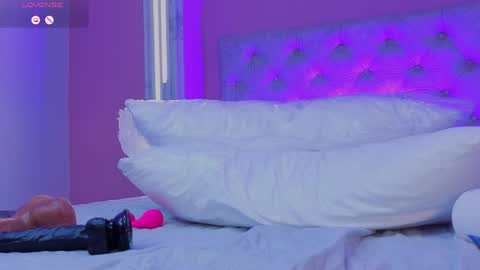 caro_lovings online show from May 22, 4:10 am