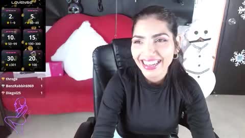 Caroline online show from December 4, 2:08 pm