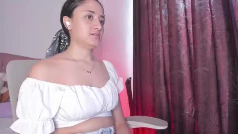 Caroline online show from December 2, 6:10 pm