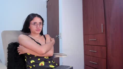 Caroline online show from January 8, 11:52 pm