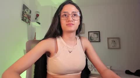 Caroline online show from February 18, 1:54 am