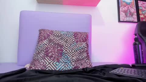 Carolina  online show from September 29, 1:00 am