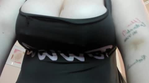 Snapshot of carolineevanss1 chatting on October 9, 6:39 am Carolinee online show from October 9, 6:39 am