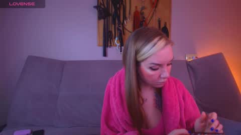 Carrie online show from February 20, 8:42 pm