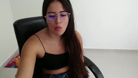 casandras2 online show from January 17, 9:06 pm