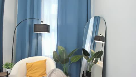 Hello my name is Cassie and my friend Nilo is also here online show from September 15, 10:01 am