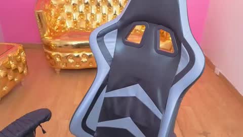 catalina25_t online show from February 24, 2:38 pm