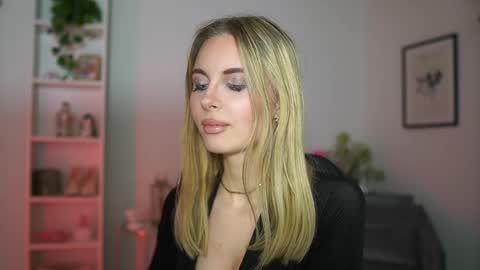Snapshot of catecrago_ chatting on February 20, 2:46 pm catecrago online show from February 20, 2:46 pm