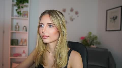 Snapshot of catecrago_ chatting on February 27, 2:10 pm catecrago online show from February 27, 2:10 pm