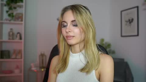 Snapshot of catecrago_ chatting on February 18, 2:06 pm catecrago online show from February 18, 2:06 pm
