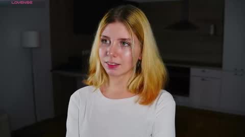 Snapshot of catharinehaeckel chatting on October 19, 4:58 am Katrin online show from October 19, 4:58 am