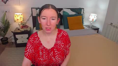Snapshot of catherinewalls chatting on December 14, 2:44 am Catrin online show from December 14, 2:44 am