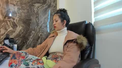 CATT EVANS online show from December 20, 10:47 pm