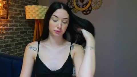 Snapshot of cb_ivanna chatting on October 20, 4:15 am Ivanna online show from October 20, 4:15 am