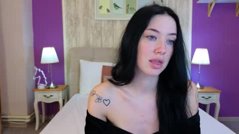 Snapshot of cb_ivanna chatting on October 13, 4:26 am Ivanna online show from October 13, 4:26 am