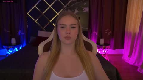 celestenoirr online show from February 5, 9:01 am